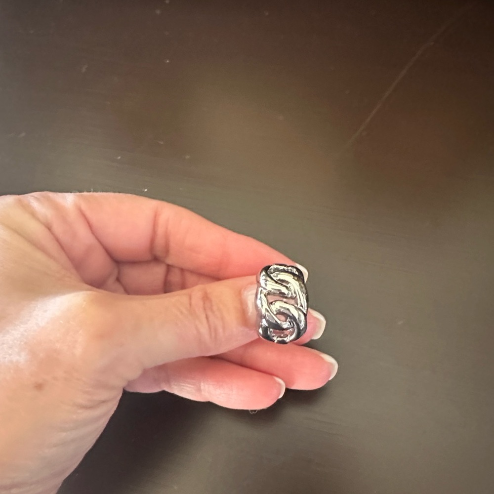 Elegant Silver Women's Ring - Picture 2 of 3